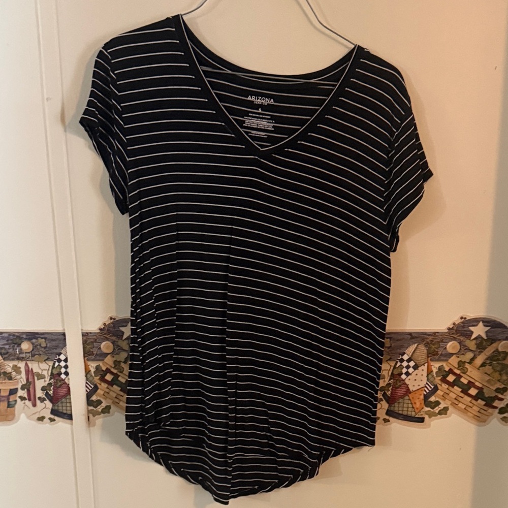 Arizona Jean Company Women's Black and White Striped Tee